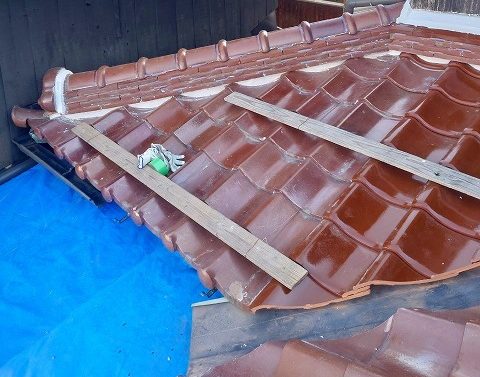 明石市の屋根の雨漏り修繕の様子